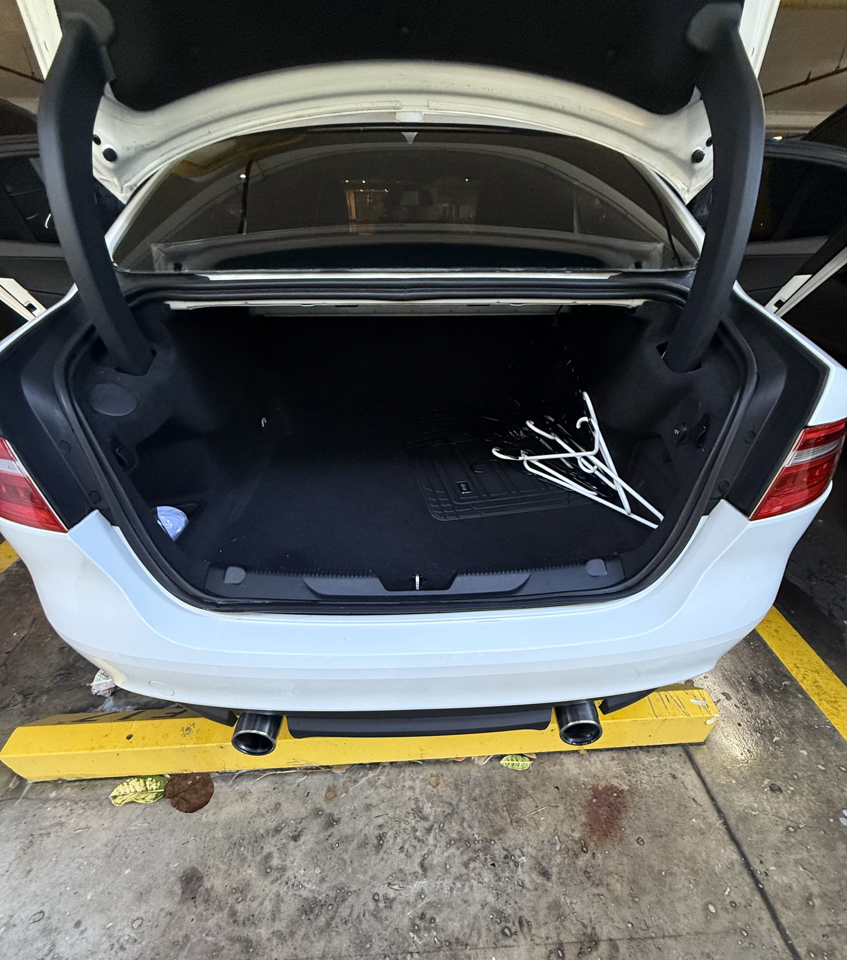 Used 2017 Jaguar XE RWD image 6