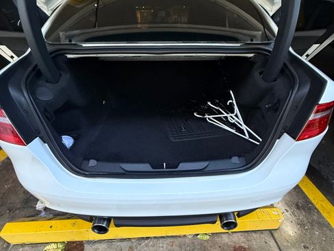 Used 2017 Jaguar XE image 8