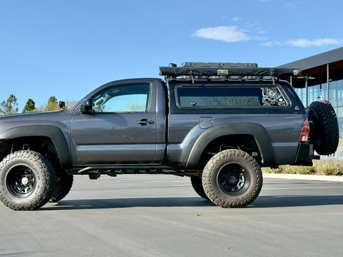 Used 2013 Toyota Tacoma 4x4 Regular Cab image 2