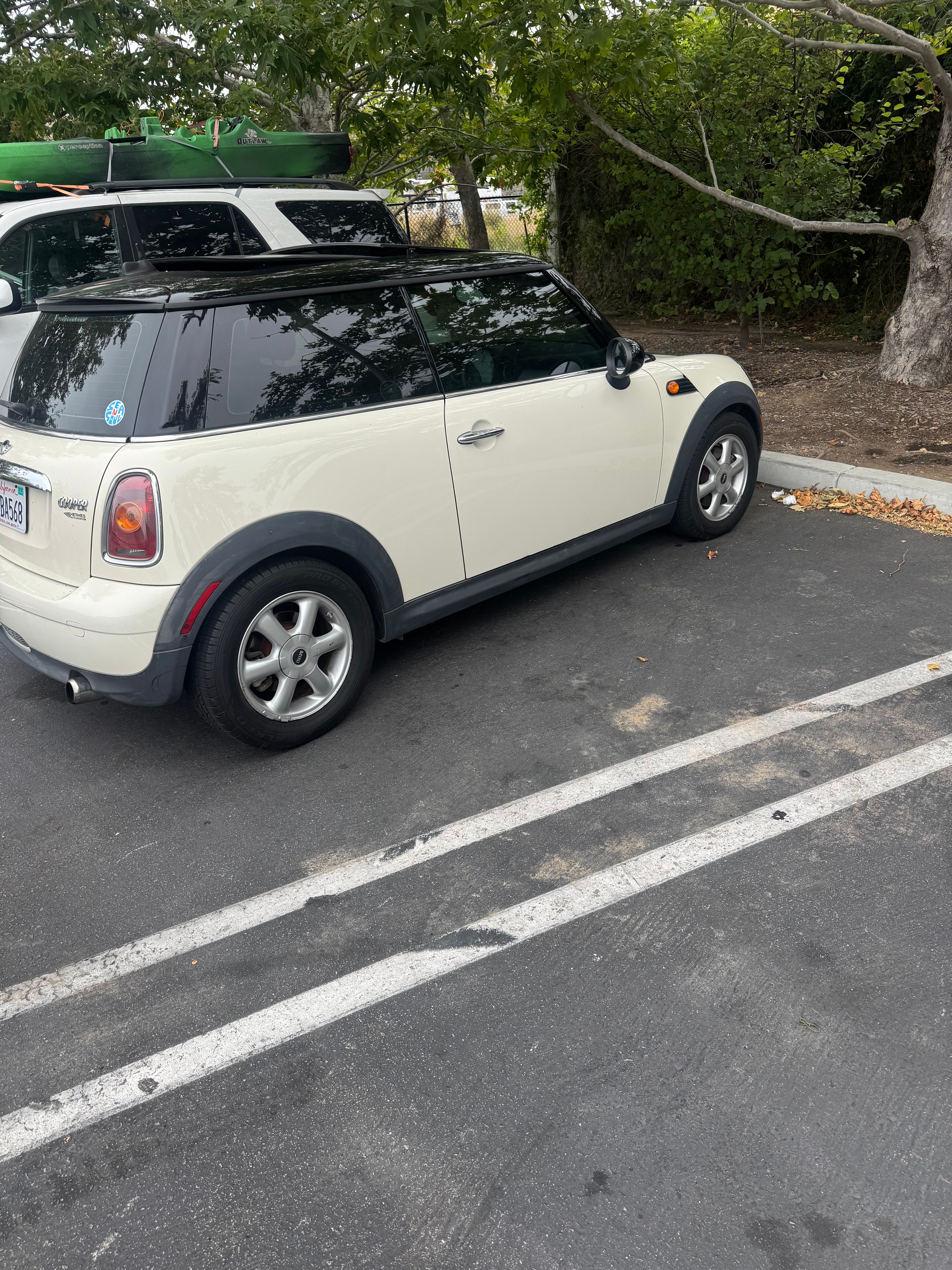 Used 2010 MINI Cooper Hardtop FWD image 4