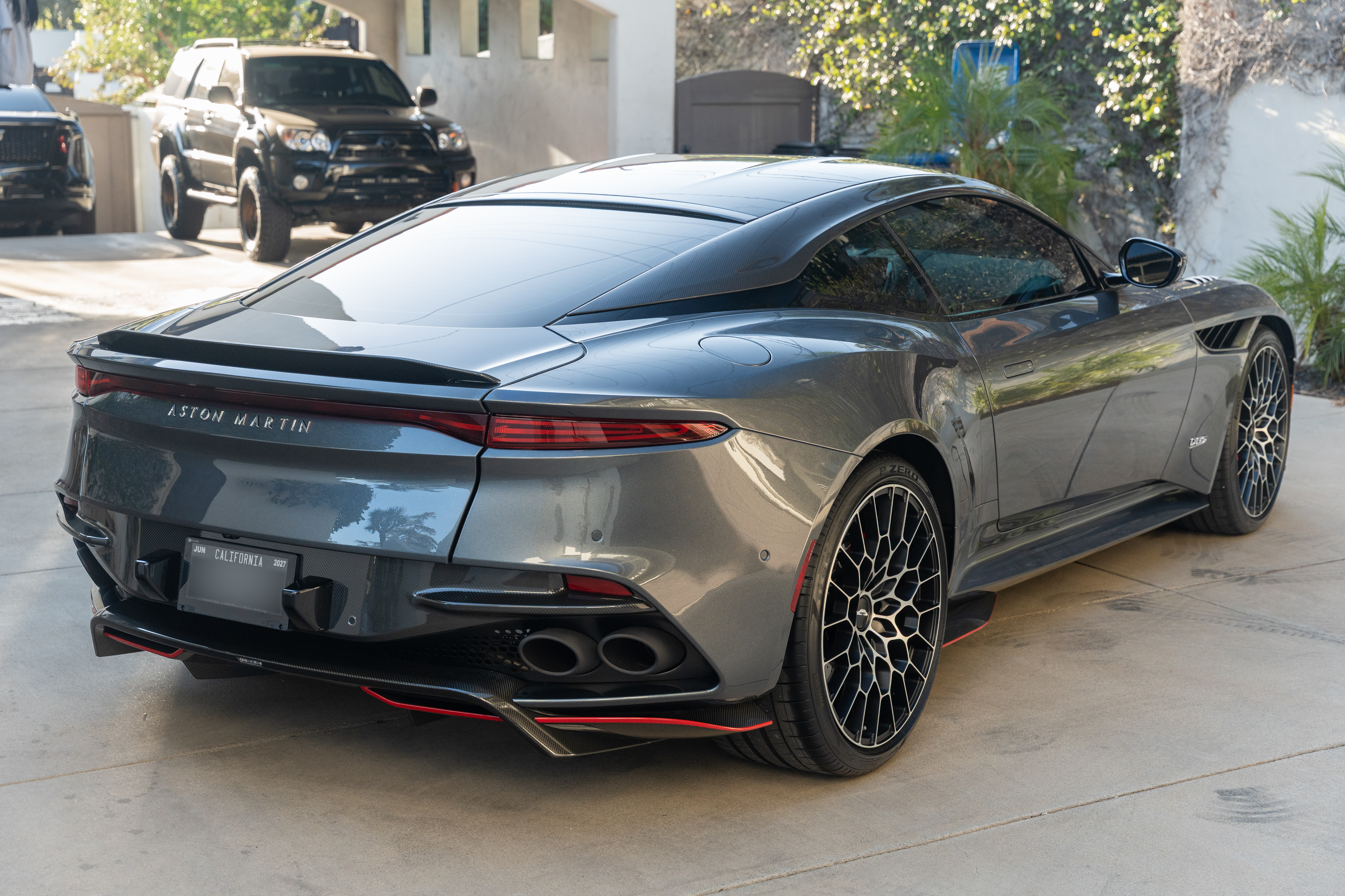 Used 2023 Aston Martin DBS Coupe RWD image 2