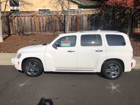 Used 2011 Chevrolet HHR LT image 2