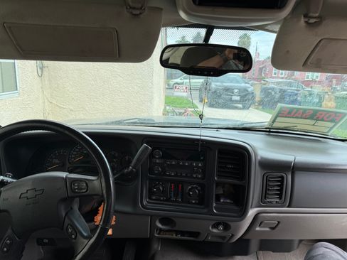 Used 2005 Chevrolet Avalanche LS w/ Onstar Plus Package RWD image 3