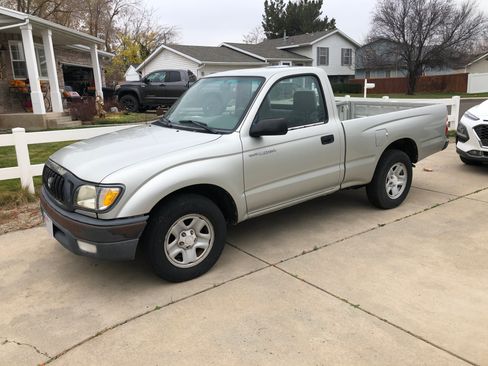 Used 2001 Toyota Tacoma 2WD Regular Cab image 1