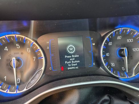 Used 2020 Chrysler Voyager Lxi image 4