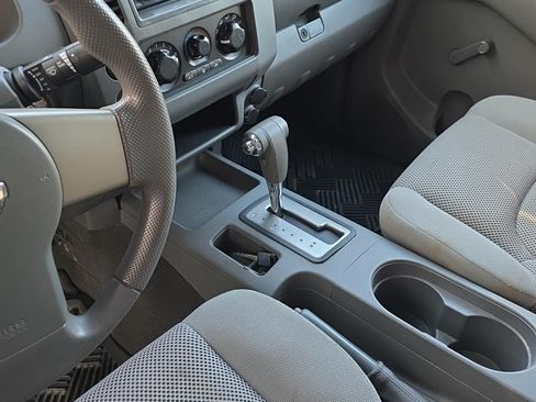 Used 2006 Nissan Frontier SE RWD image 2