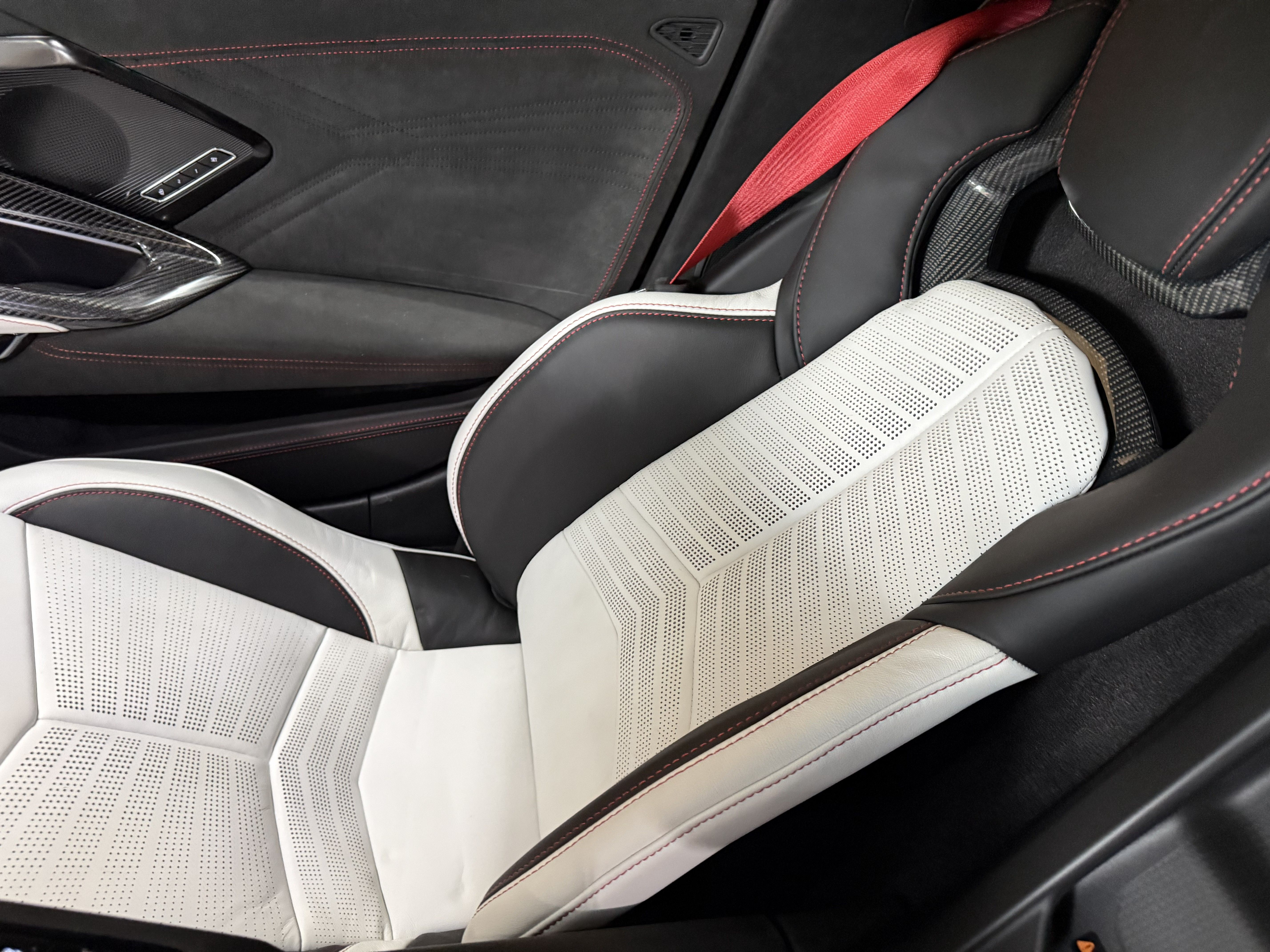 Used 2023 Chevrolet Corvette Z06 RWD image 16