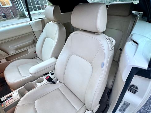 Used 2010 Volkswagen Beetle Convertible 2D image 7