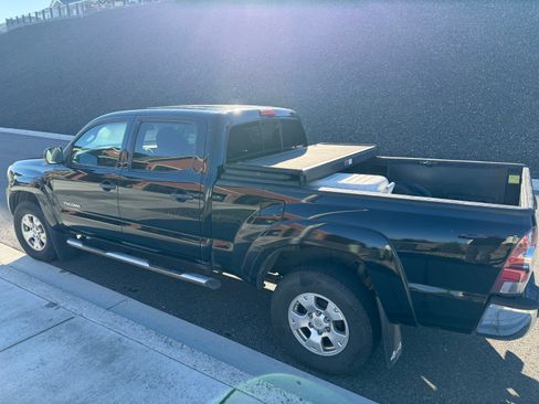 Used 2011 Toyota Tacoma 4x4 Double Cab image 4