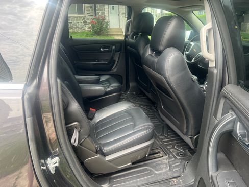 Used 2017 Chevrolet Traverse LT w/ Style and Technology Package FWD image 13