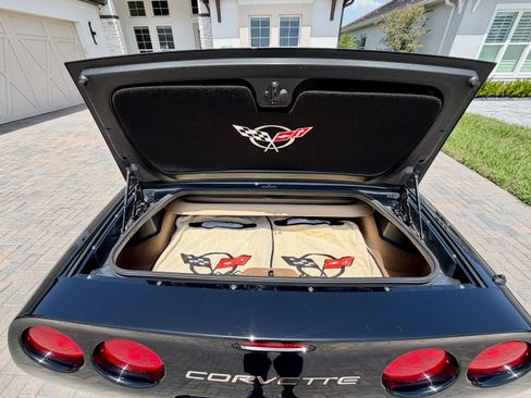 Used 2004 Chevrolet Corvette Convertible w/ Preferred Equipment Group RWD image 18