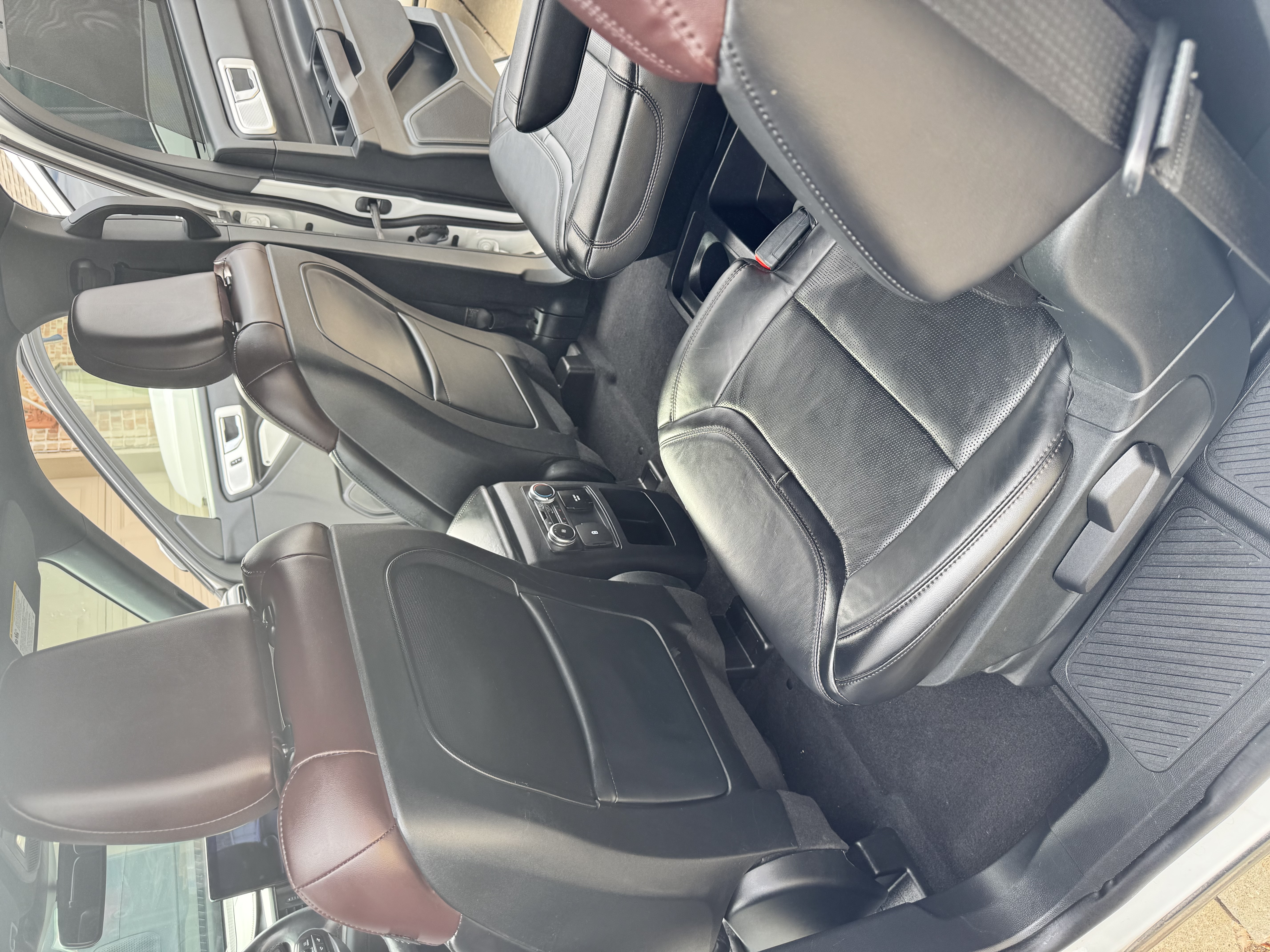 Used 2020 Ford Explorer Platinum w/ Premium Technology Package AWD/4WD image 15