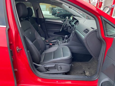 Used 2016 Volkswagen Golf SE image 8