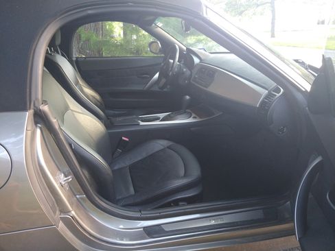 Used 2004 BMW Z4 2.5i RWD image 10