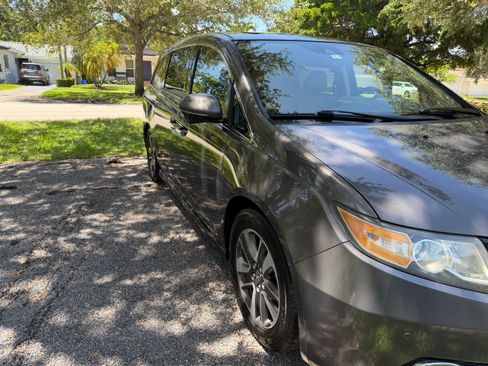Used 2015 Honda Odyssey Touring image 2