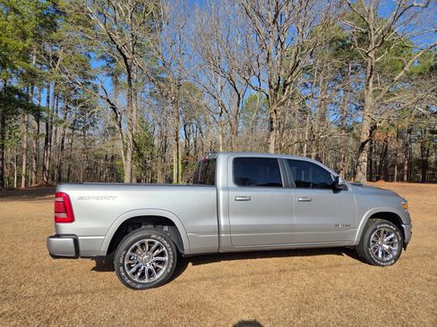 Used 2022 RAM 1500 Laramie w/ Sport Appearance Package image 12