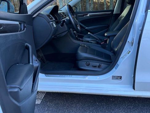 Used 2018 Volkswagen Passat 2.0T SE image 12