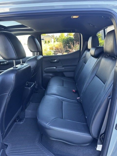 Used 2023 Toyota Tacoma TRD Off-Road w/ TRD Premium Off Road Package AWD/4WD image 18