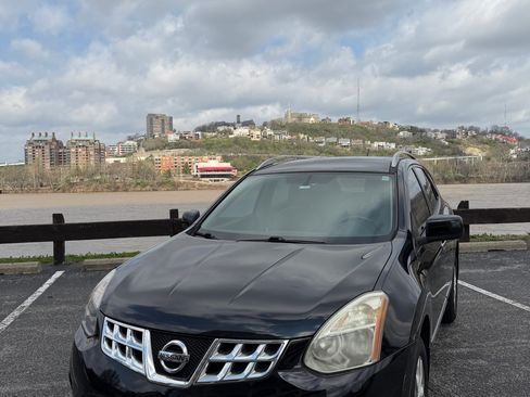 Used 2013 Nissan Rogue SV image 4