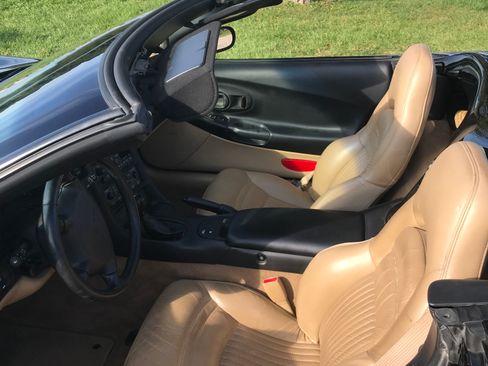 Used 2000 Chevrolet Corvette Convertible w/ Performance Handling Pkg image 6