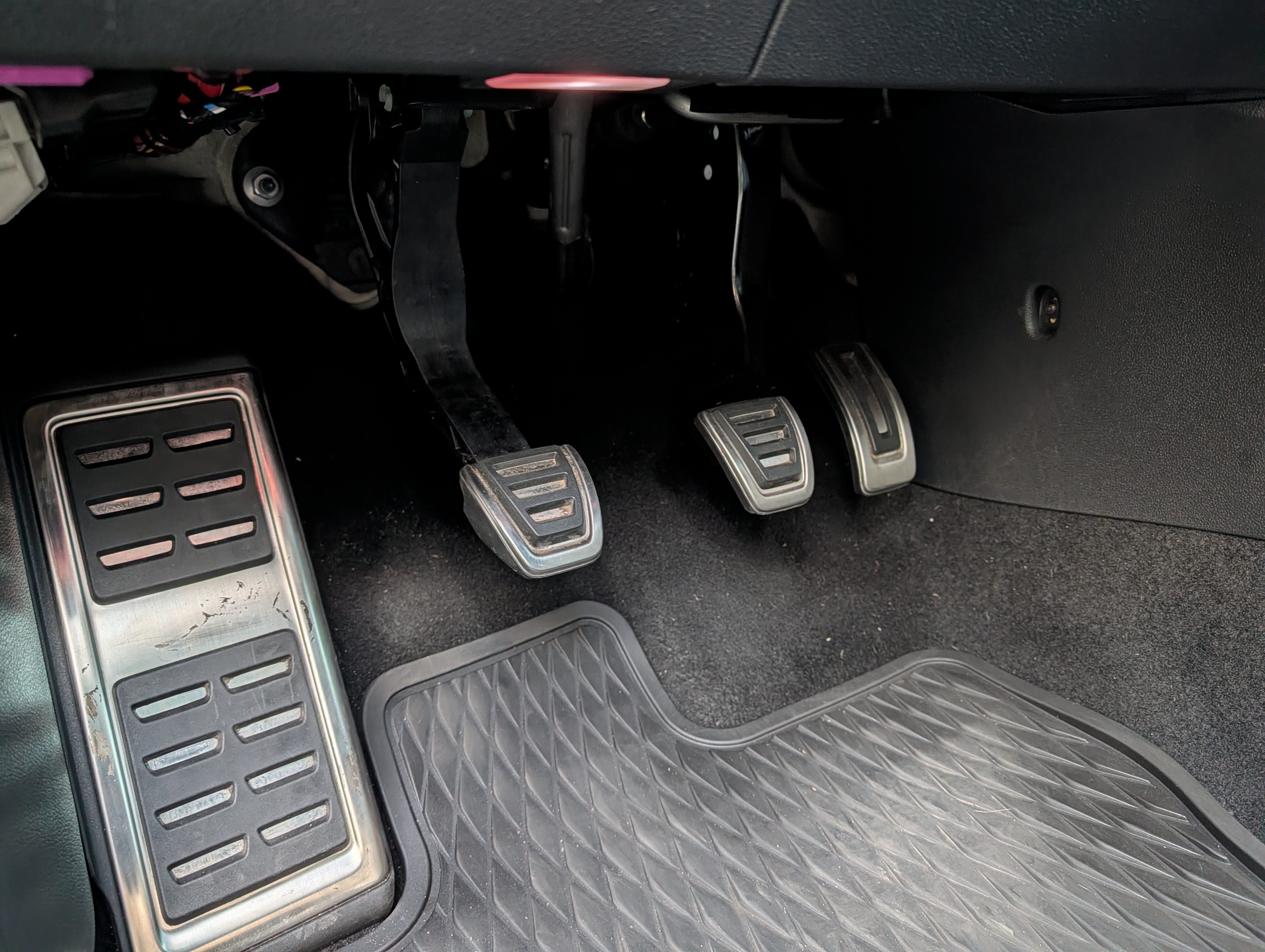 Used 2024 Volkswagen Golf R AWD/4WD image 6
