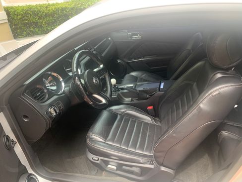 Used 2013 Ford Mustang GT Premium w/ Electronics Pkg RWD image 8