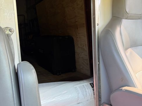 Used 2018 Ford E-450 and Econoline 450 Super Duty w/ Power Windows & Locks Group image 10