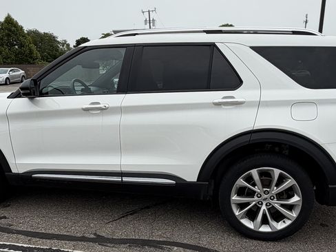 Used 2023 Ford Explorer Platinum w/ Equipment Group 601A AWD/4WD image 2