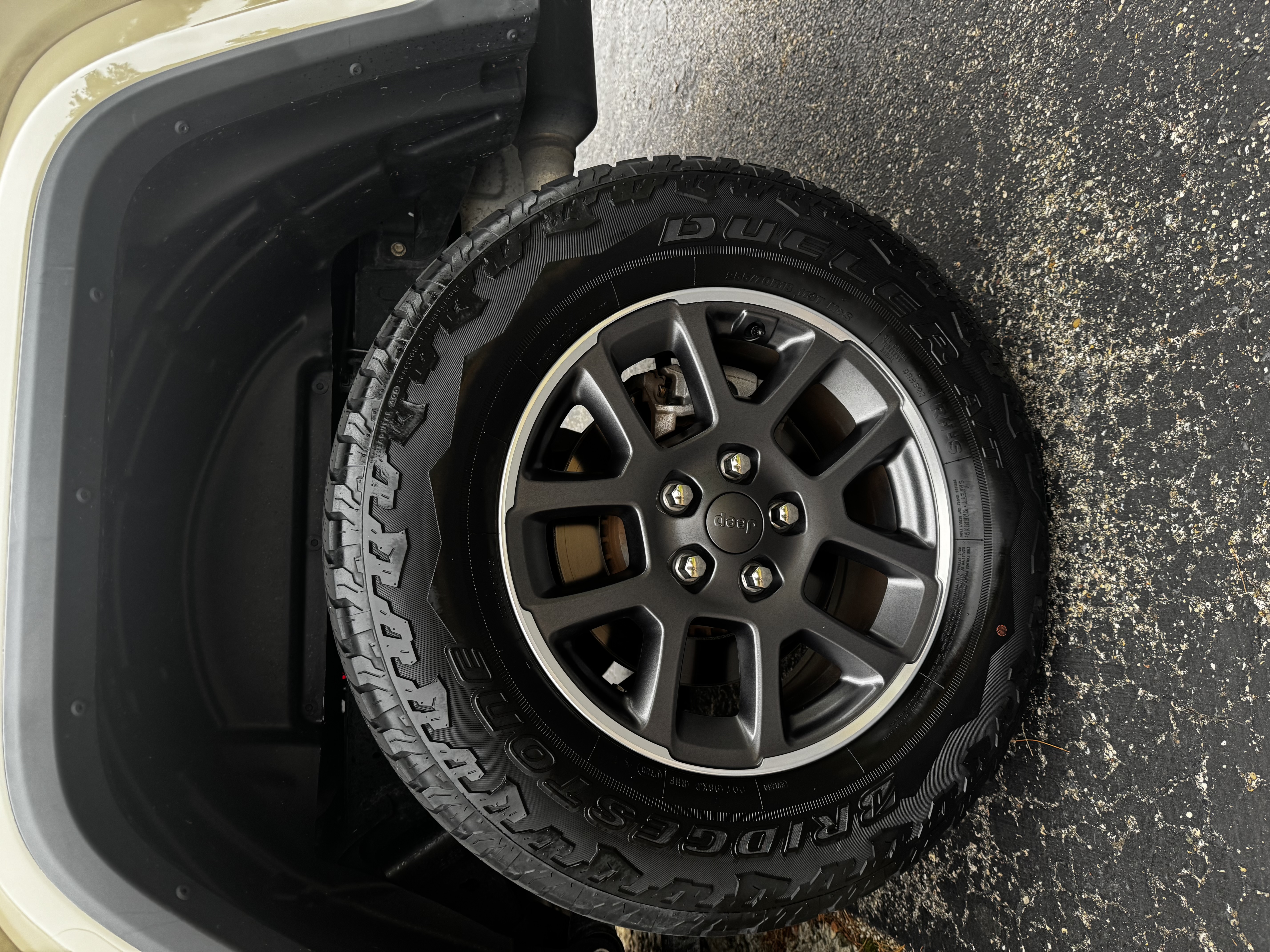 Used 2020 Jeep Gladiator Overland AWD/4WD image 12