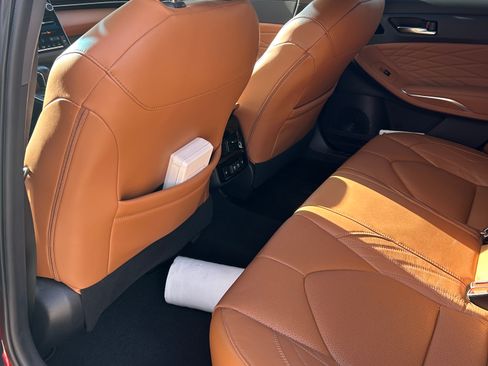 Used 2020 Toyota Avalon Limited image 17