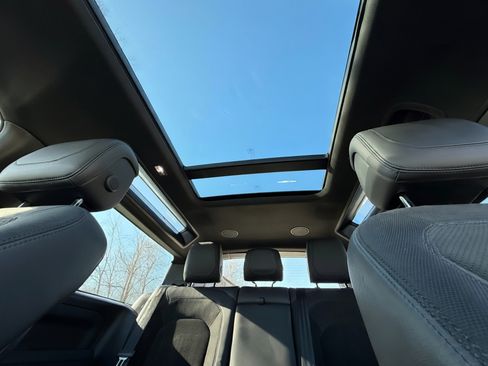 Used 2022 Land Rover Defender 90 image 20