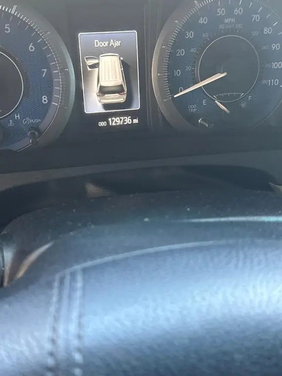 Used 2017 Toyota Sienna XLE Premium FWD image 2