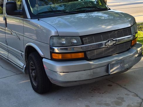 Used 2005 Chevrolet Express 2500 Extended w/ Preferred Equipment Group RWD image 8