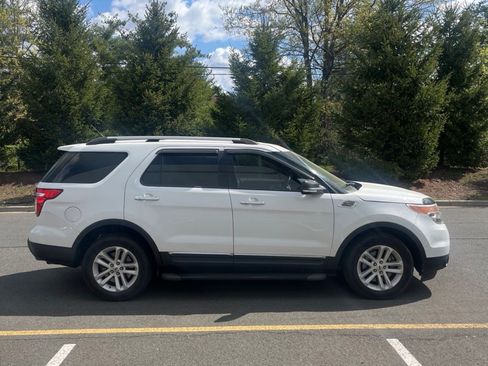 Used 2013 Ford Explorer XLT AWD/4WD image 8
