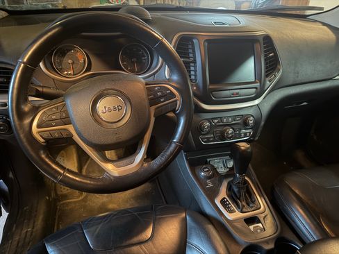 Used 2016 Jeep Cherokee Limited image 9