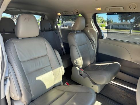 Used 2015 Toyota Sienna XLE w/ XLE Navigation Package AWD/4WD image 25
