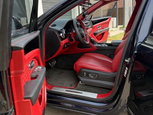 Used 2021 Bentley Bentayga image 16