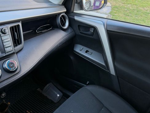 Used 2016 Toyota RAV4 LE image 16