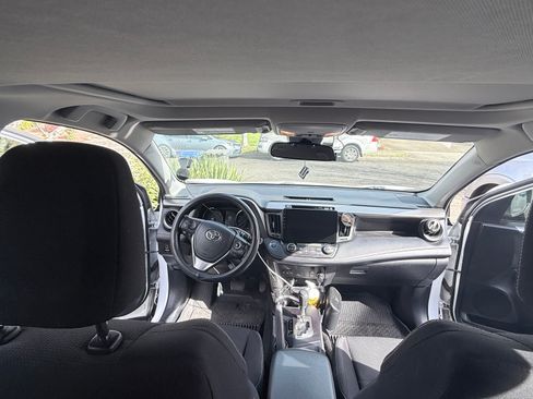 Used 2018 Toyota RAV4 XLE w/ Convenience Package image 8