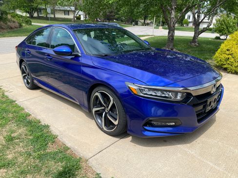 Used 2018 Honda Accord Sport image 2