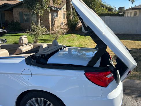 Used 2013 Chrysler 200 Limited image 11