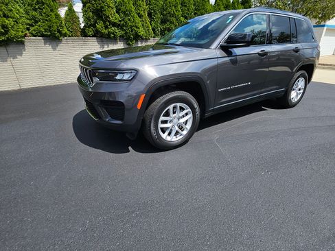 Used 2024 Jeep Grand Cherokee Laredo X w/ Luxury Tech Group I image 2