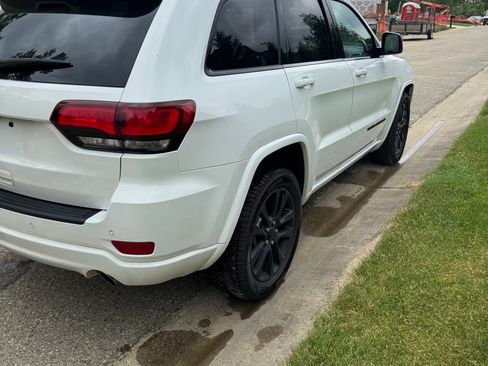 Used 2019 Jeep Grand Cherokee Altitude AWD/4WD image 8