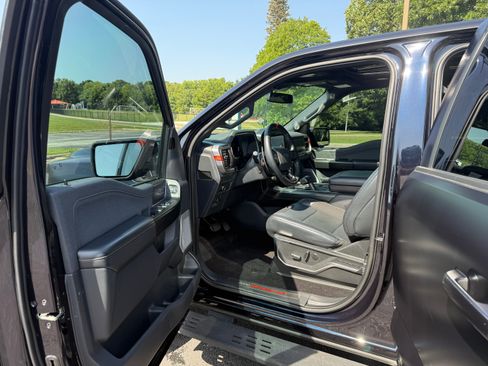 Used 2021 Ford F150 Raptor w/ Equipment Group 801A High AWD/4WD image 16