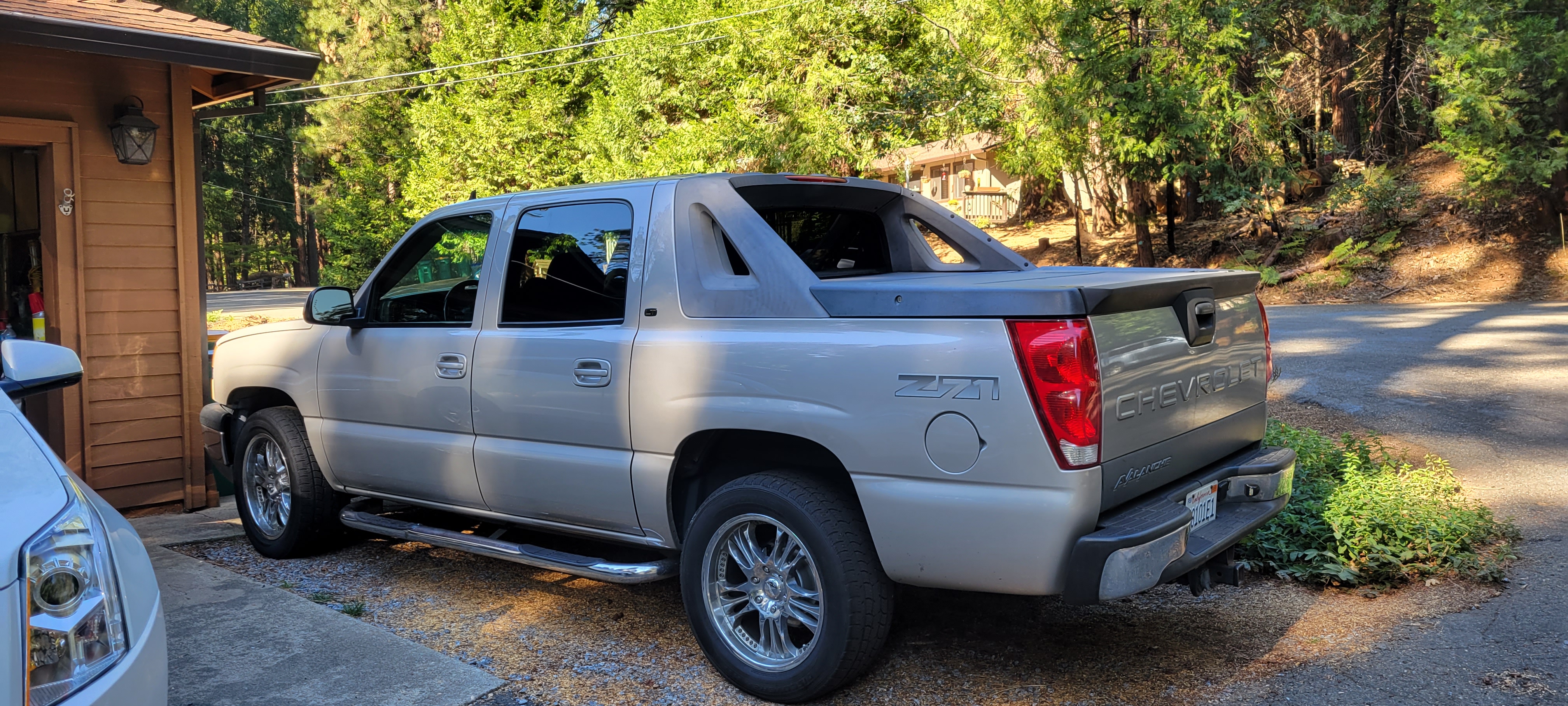 Used 2006 Chevrolet Avalanche Z71 w/ Sun And Sound Package AWD/4WD image 8