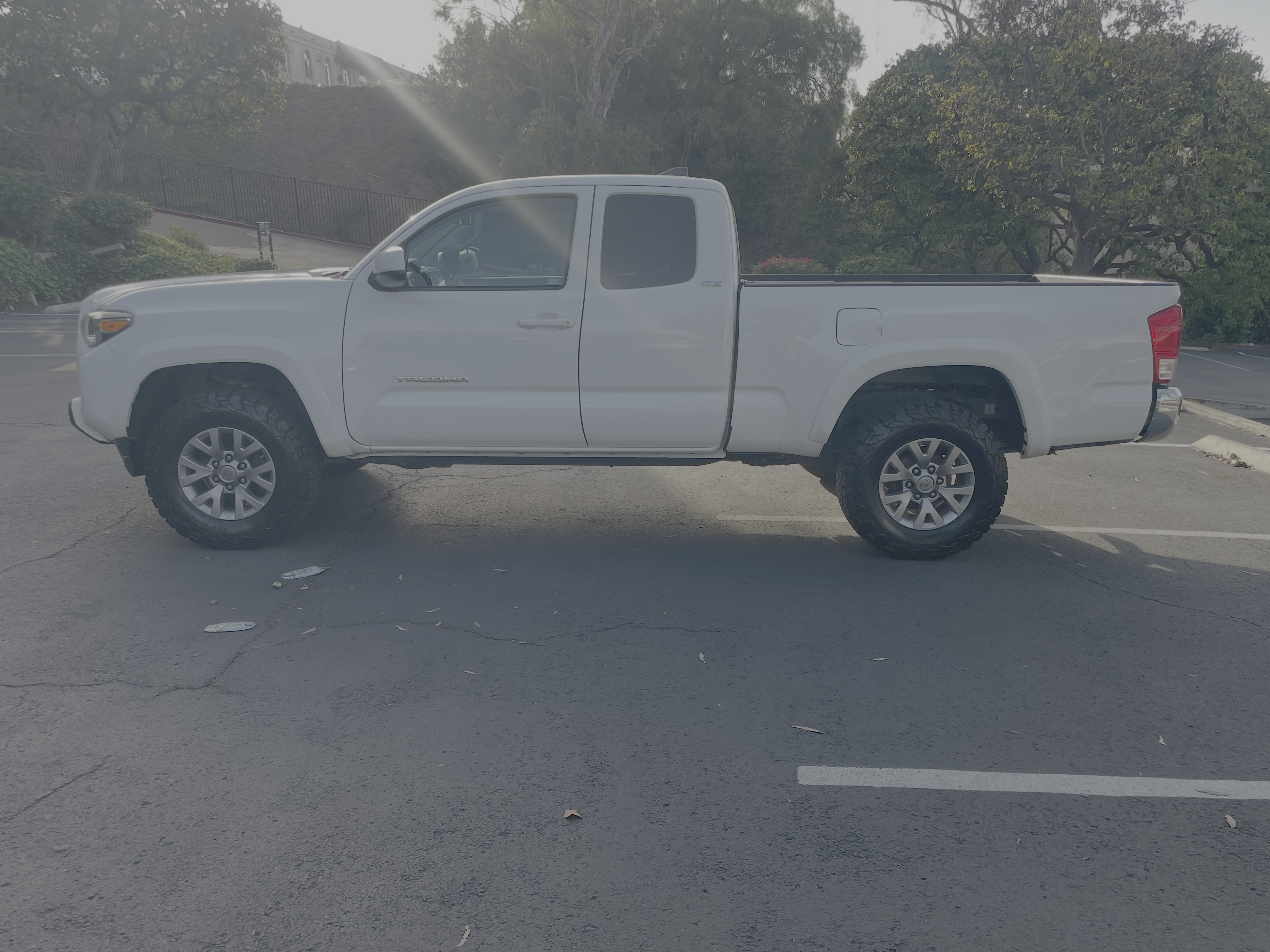 Used 2016 Toyota Tacoma SR5 RWD image 2
