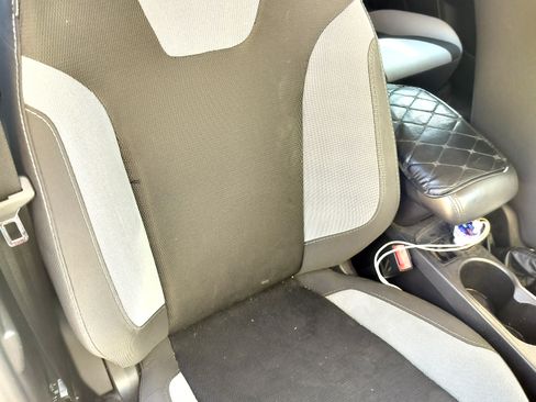 Used 2012 Ford Focus SE FWD image 11