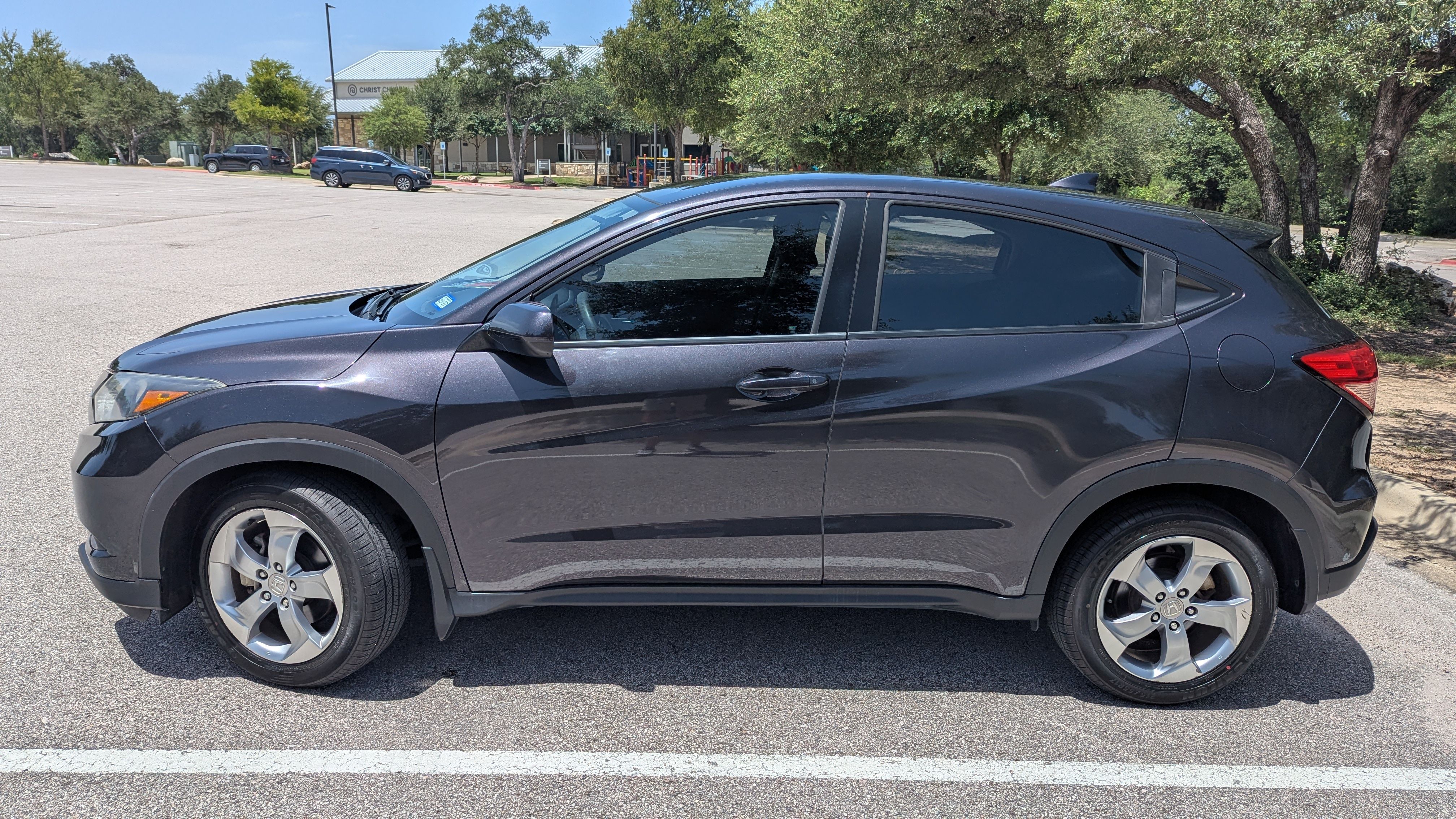 Used 2017 Honda HR-V LX image 2