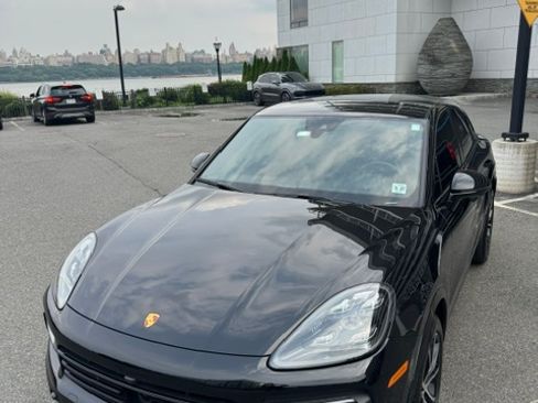 Used 2022 Porsche Cayenne Coupe AWD/4WD image 13