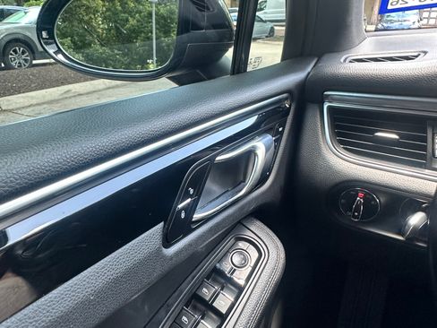 Used 2018 Porsche Macan AWD/4WD image 12